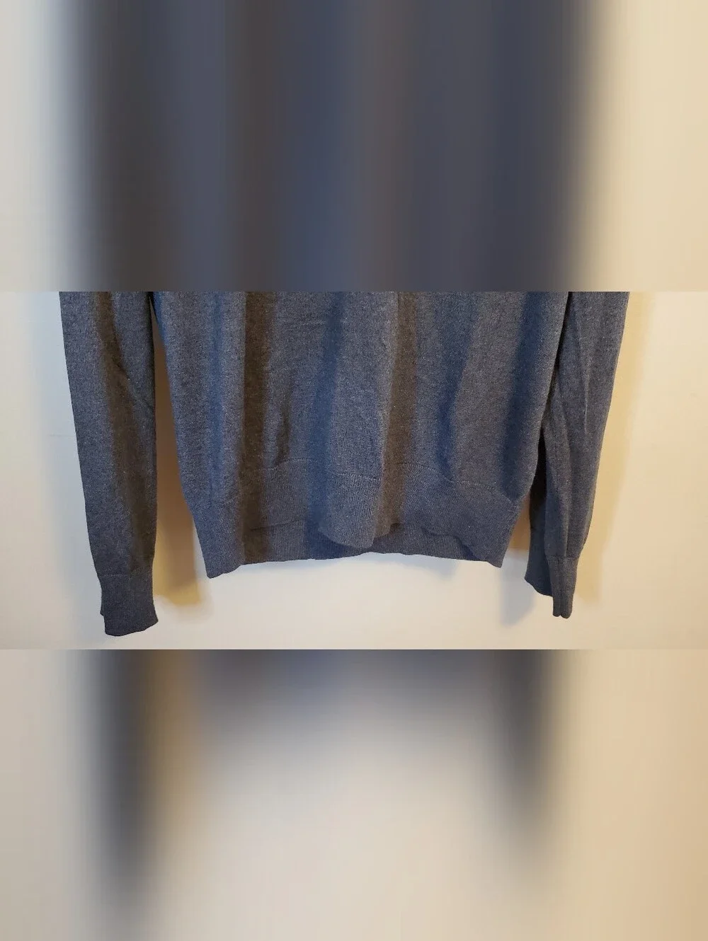 Banana Republic Luxury Blend V Neck Sweater Men's M Gray Silk Cashmere Cotton
